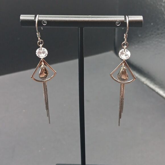 LE YI Drop Dangle Earrings New In Box - Picture 1 of 6